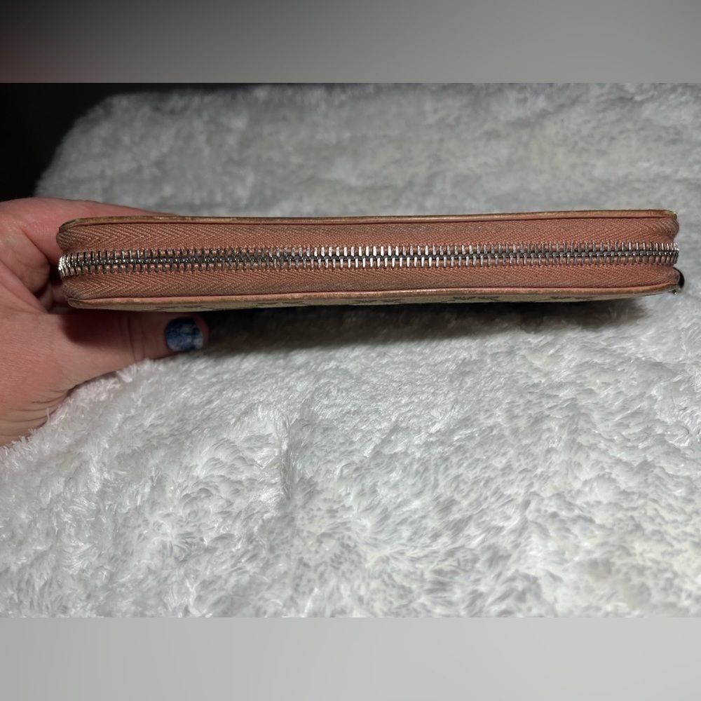 Gucci Zip Around Wallet in GUC, Authentic - Picture 15 of 16